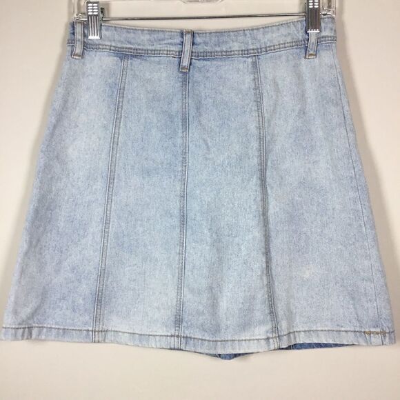 Bleach wash 100% cotton mini skirt button down size 6 Waist 28” Length 16 1/2” - Picture 2 of 3